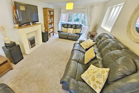 70 Barons Close, Kirby Muxloe, Leicester, LE9 2BW