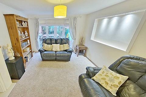 70 Barons Close, Kirby Muxloe, Leicester, LE9 2BW