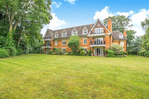 2 bedroom apartment for sale, Old Avenue, Weybridge, KT13