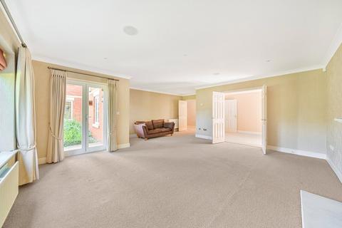 2 bedroom apartment for sale, Old Avenue, Weybridge, KT13