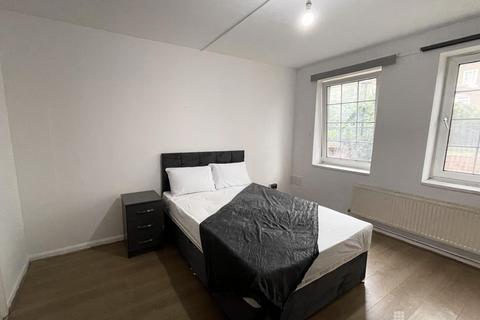 1 bedroom in a flat share to rent, Morris House, London E2