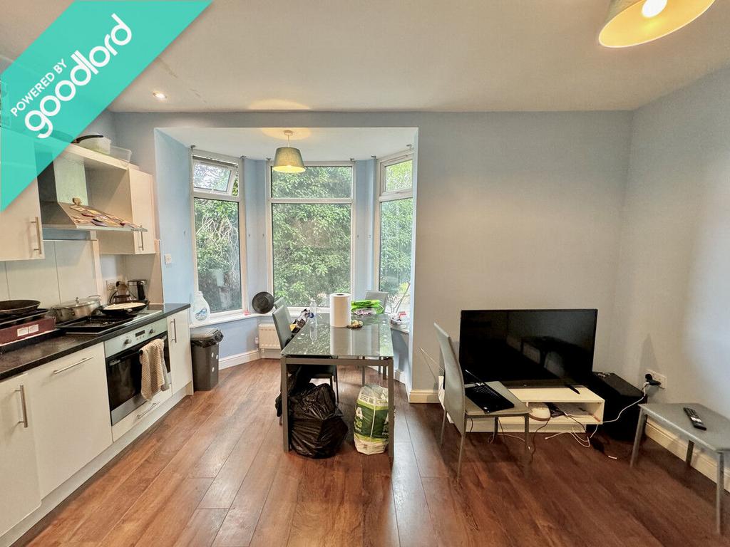 Liverpool Road, Eccles, M30 7BY 2 bed flat to rent £775 pcm (£179 pw)
