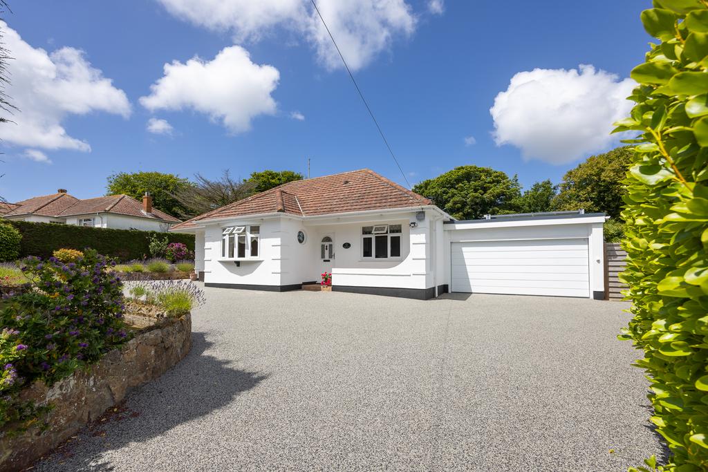 Calais Lane, St. Martin, Guernsey 3 bed detached house for sale £