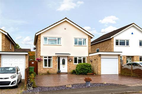 33 Aplin Way, Lightwater, GU18 5TT