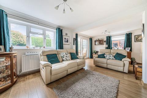 33 Aplin Way, Lightwater, GU18 5TT