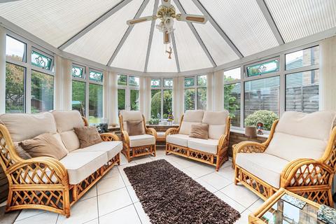 33 Aplin Way, Lightwater, GU18 5TT