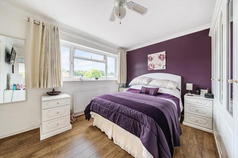 33 Aplin Way, Lightwater, GU18 5TT