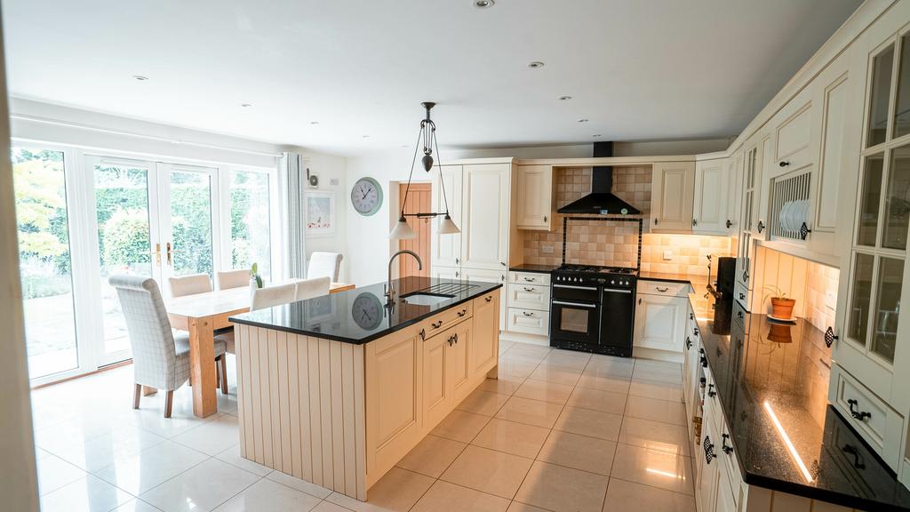 Kitchen / Dining Room