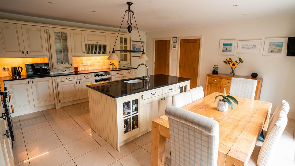 Kitchen / Dining Room