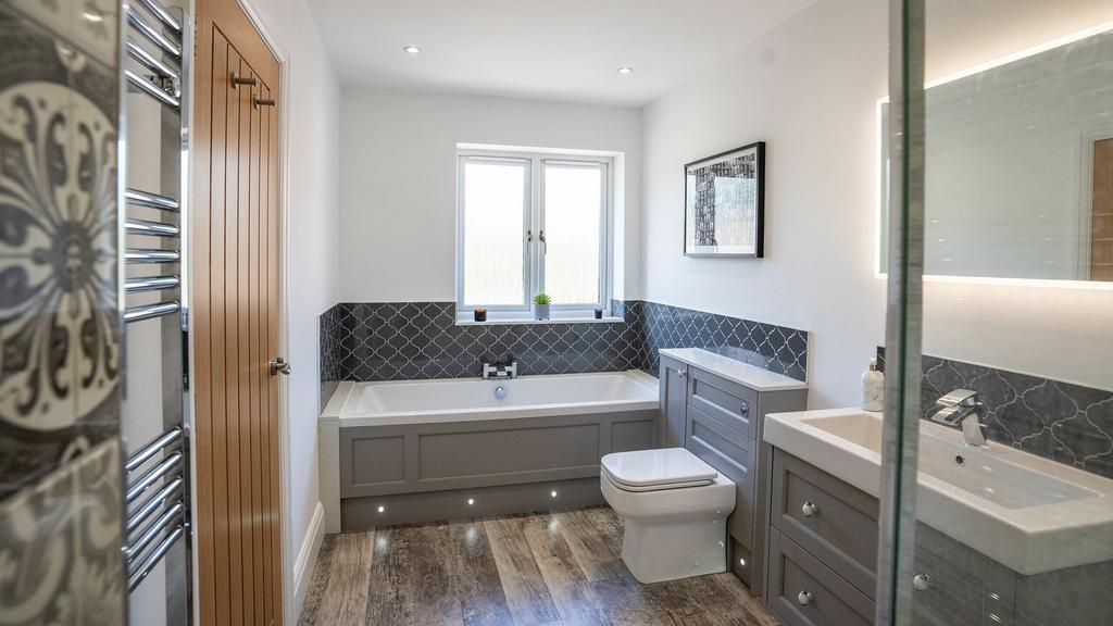 Master En-Suite