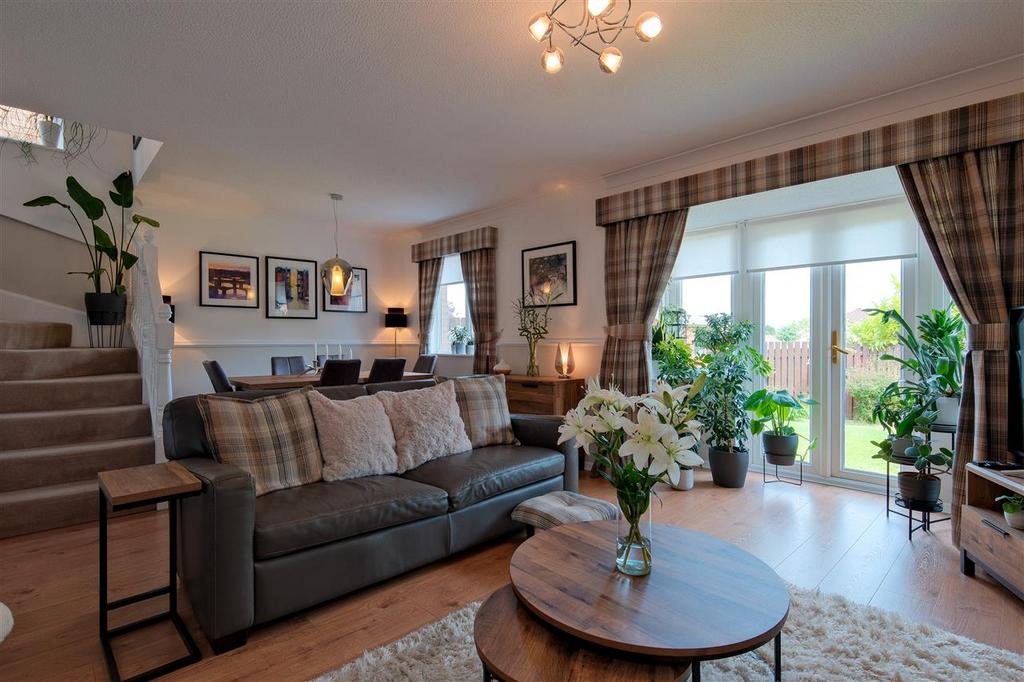 Living Room / Dining
