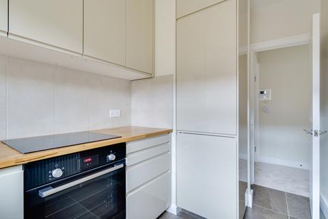 2 bedroom apartment to rent, Belsize Avenue, London, NW3