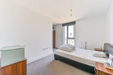 2 bedroom flat to rent, High Street, Sutton, SM1