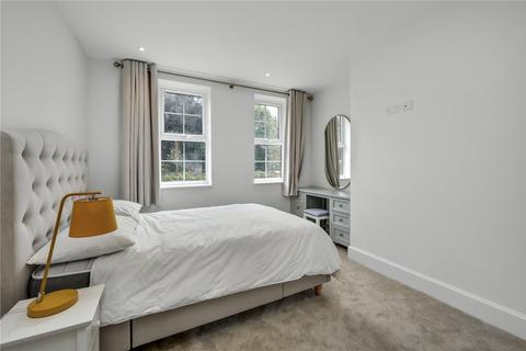 2 bedroom apartment to rent, Jubilee Gardens, Weybridge, Surrey, KT13