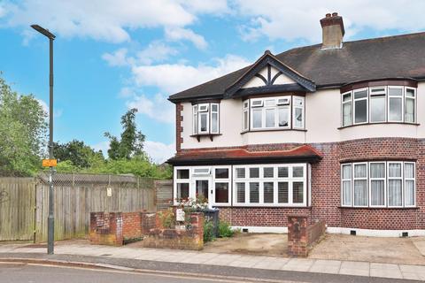 3 bedroom end of terrace house to rent, Belmont Avenue, New Malden