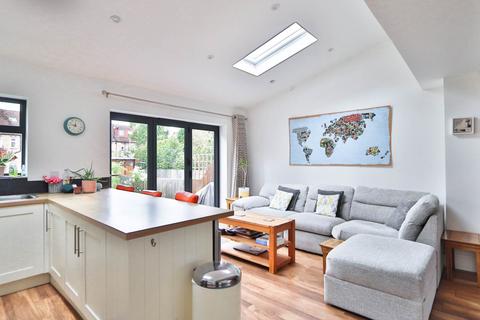 3 bedroom end of terrace house to rent, Belmont Avenue, New Malden