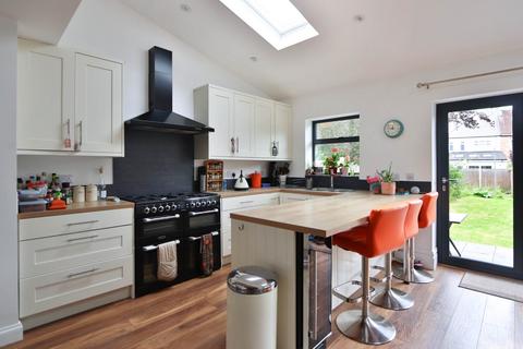 3 bedroom end of terrace house to rent, Belmont Avenue, New Malden