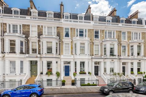 3 bedroom penthouse for sale, Stafford Terrace, Kensington, London