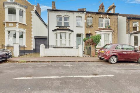 2 bedroom apartment for sale, Hadleigh Road, Westcliff-on-sea, SS0