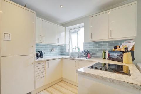 2 bedroom apartment for sale, Hadleigh Road, Westcliff-on-sea, SS0