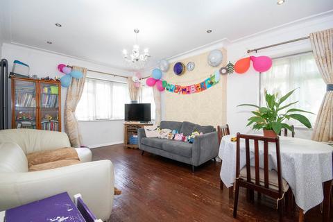 3 bedroom ground floor flat for sale, Elm Park Court, Pinner HA5