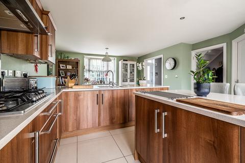 57 Hawkins Road, Exeter, EX1 3UW