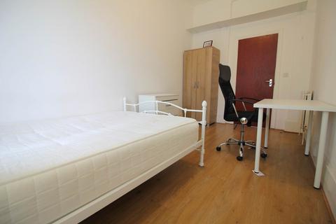 House share to rent, Churchfield Road, Acton