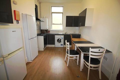 House share to rent, Churchfield Road, Acton