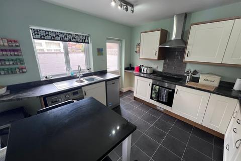 2 bedroom semi-detached house to rent, Stoke-on-Trent ST4