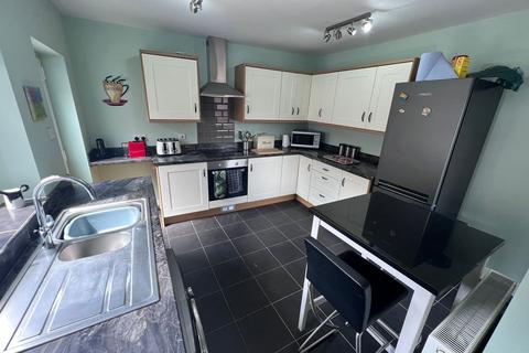 2 bedroom semi-detached house to rent, Stoke-on-Trent ST4