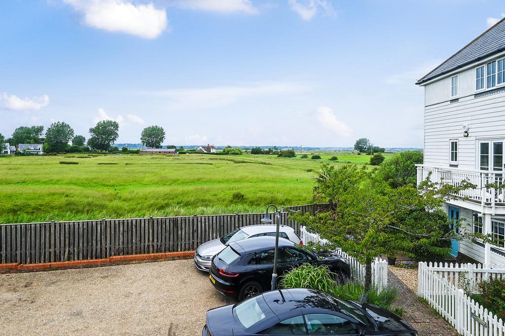 13 whitesands drive tn31 (4)