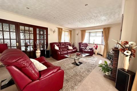 3 bedroom detached bungalow for sale, The Hollies, Rainworth