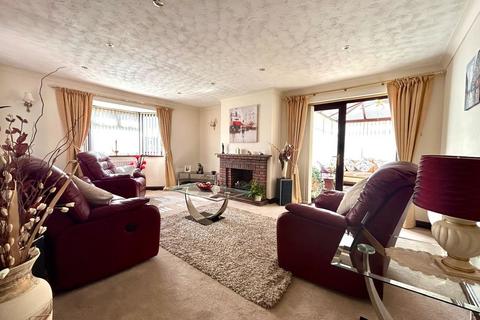 3 bedroom detached bungalow for sale, The Hollies, Rainworth