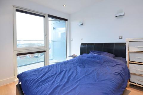 3 bedroom flat to rent, Theatro Tower, Greenwich, London, SE8