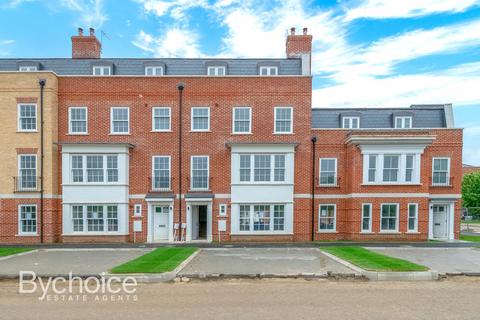 4 bedroom terraced house for sale, Abbots Gate, Bury St Edmunds