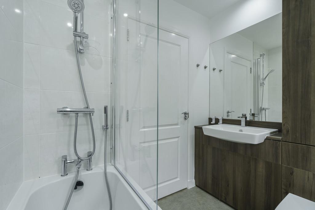 11. Bathroom angle 2
