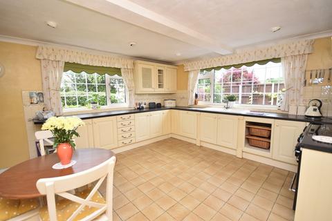 4 bedroom detached house for sale, Back Lane, Nomans Heath