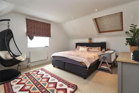 3 bedroom flat for sale, Kingfield Road, Surrey GU22