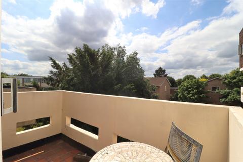 10 Beech Vale, Woking, GU22 7NS