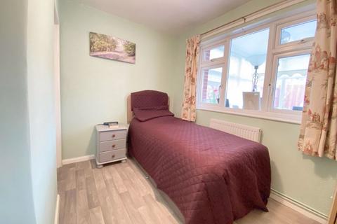 8 Avebury Close, Westbury, BA13 3TE