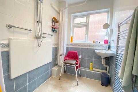 8 Avebury Close, Westbury, BA13 3TE