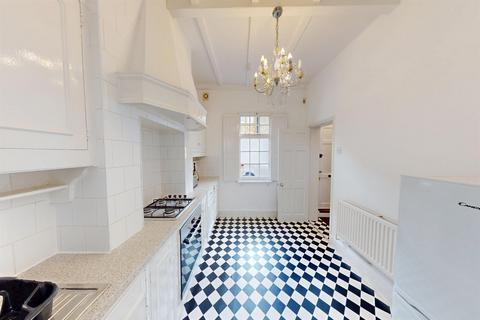 2 bedroom apartment to rent, Ellesmere Road, London, E3