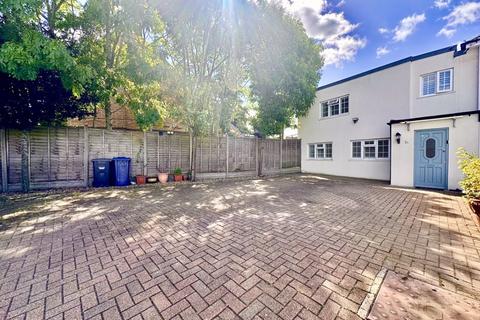 3 bedroom end of terrace house for sale, Cloister Gardens, Edgware