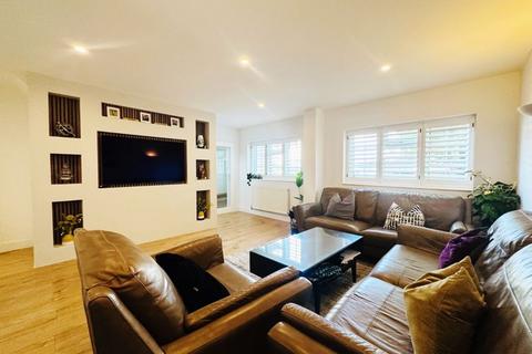 3 bedroom end of terrace house for sale, Cloister Gardens, Edgware