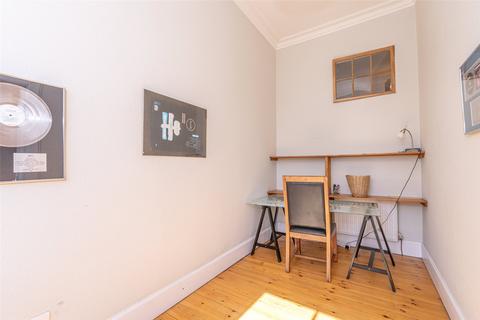320/6 Leith Walk, Edinburgh, EH6 5BU