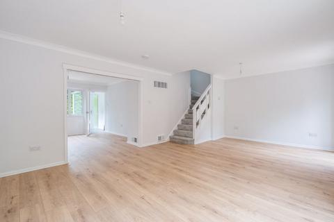 3 bedroom end of terrace house to rent, Deepfield Way, Coulsdon