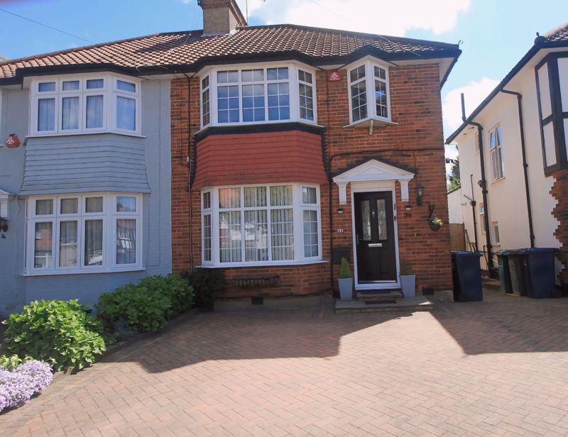 Farm Road, Edgware, Middlesex, HA8 9LT 3 bed semidetached house for