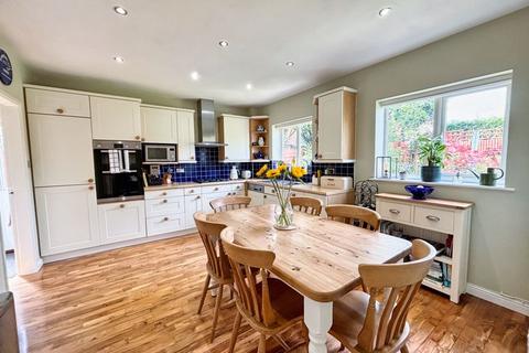 4 bedroom detached house for sale, 31 Llwyn Glas, Broadlands, Bridgend CF315AH