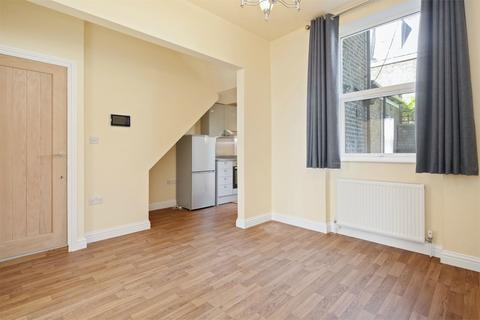 1 bedroom apartment to rent, Tunis Road, Shepherds Bush W12