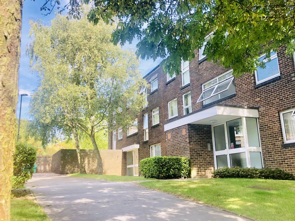 Woodpecker Mount, Forestdale, CR0 1 bed apartment to rent £1,175 pcm (£271 pw)